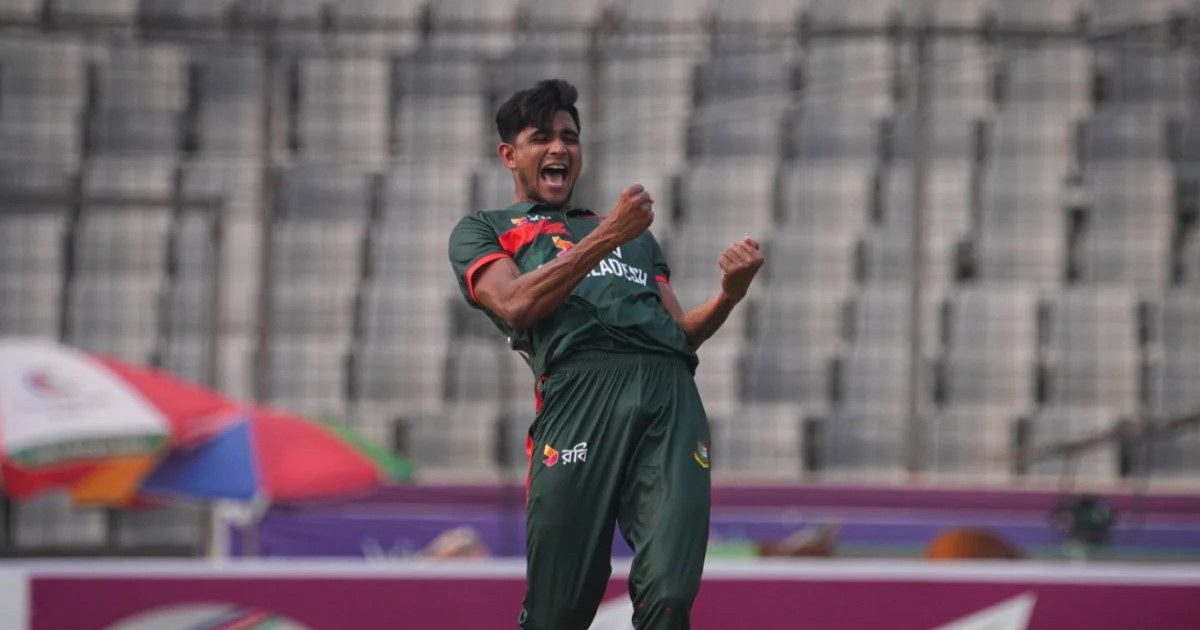 পাঁচ উইকেটে পাকিস্তানকে গুঁড়িয়ে দিলেন নাহিদ