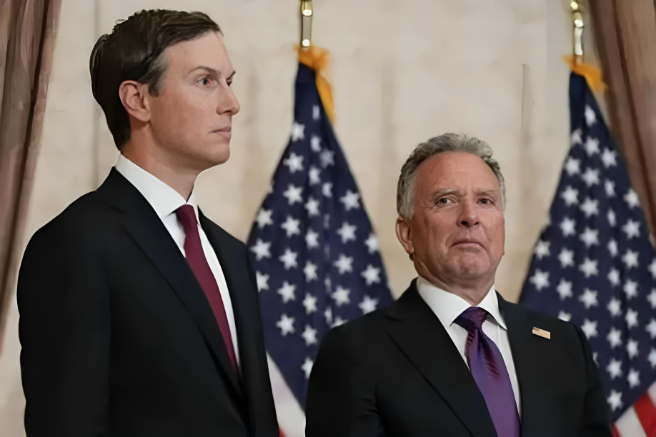 পাকিস্তানে আলোচনার বার্তা: বিশেষ দূত ও কুশনারকে পাঠাচ্ছেন ট্রাম্প