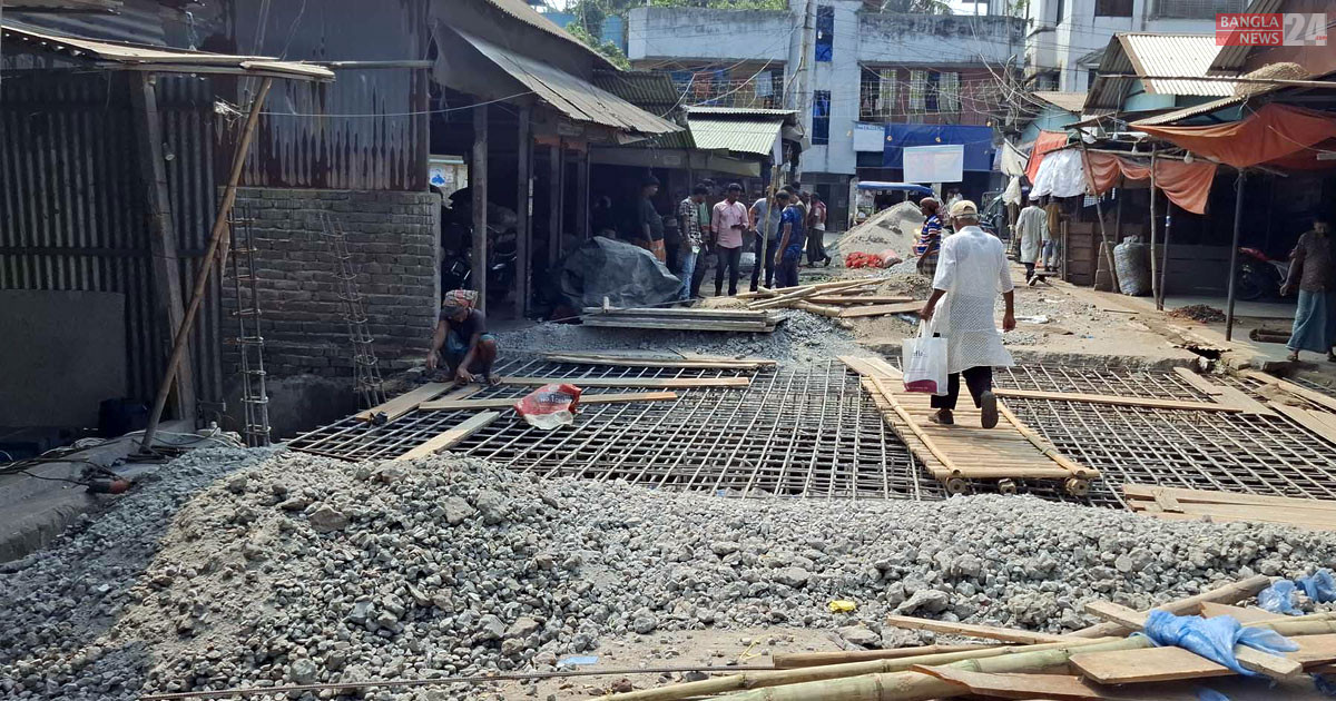 কালভার্টের ঢালাই ধসে পড়ল, বাঁশ ব্যবহারের অভিযোগে তদন্ত কমিটি