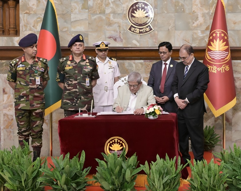 রাষ্ট্রপতি হিসেবে বঙ্গভবনে প্রথম অফিস করলেন মির্জা ফখরুল