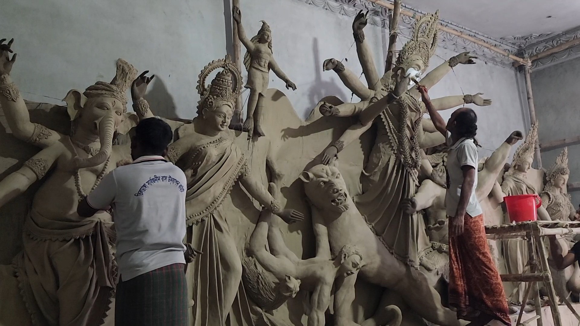 সারাদেশে দুর্গাপূজার প্রস্তুতিতে ব্যস্ত আয়োজকেরা