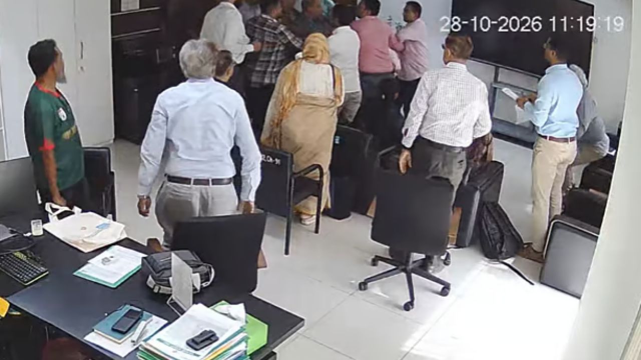আইইডিসিআর পরিচালকের কক্ষে ঢুকে মারধর, ড্যাবের কর্মীদের বিরুদ্ধে অভিযোগ