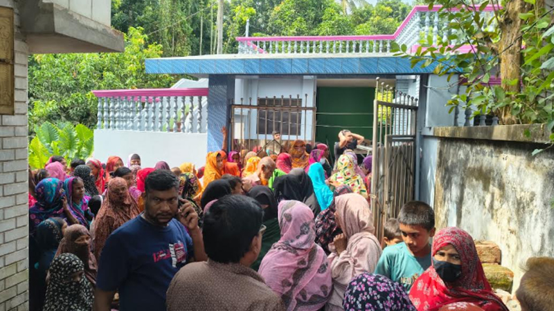 কক্সবাজারে আগুনে নিহত যশোরের একই পরিবারের ৪ জনের দাফন সম্পন্ন