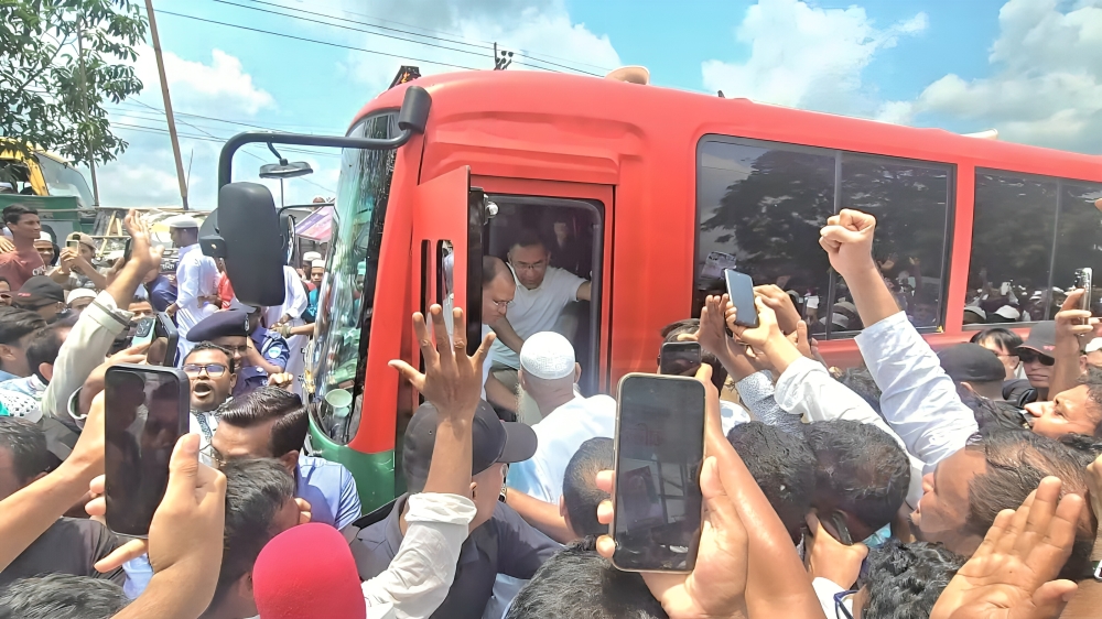 নেতৃত্বে ধর্মমন্ত্রী কায়কোবাদ