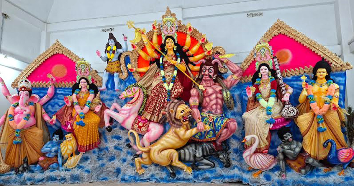 মহানবমী আজ, বিদায়ের অপেক্ষায় দেবী দুর্গা