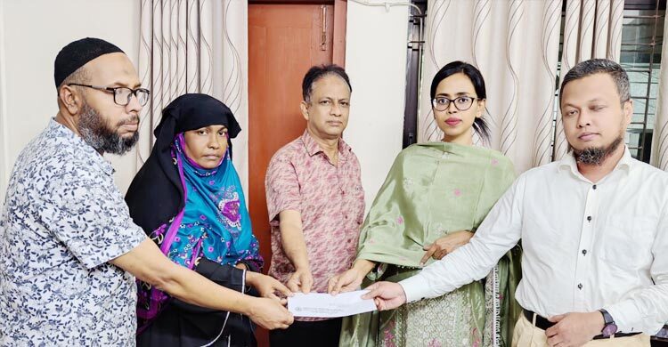 বিআরটিএ চারজন হতাহত পরিবারের জন্য ১২ লাখ টাকা অনুদান প্রদান করেছে।