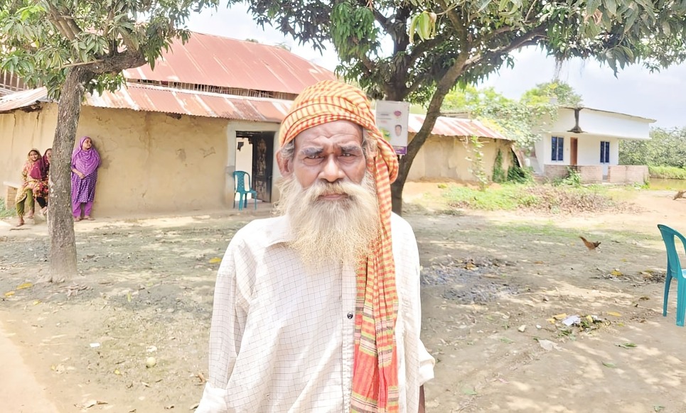 প্রভাবশালীর দখলে সরকারি বন্দোবস্তের জমি, আশ্রয়হীন বাবুলাল