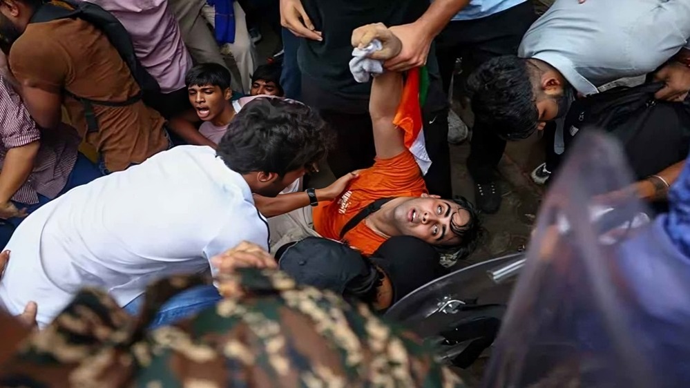 দিল্লিতে বিক্ষোভকারীদের সঙ্গে পুলিশের সংঘর্ষ, ইন্টারনেট সেবা বন্ধ