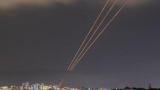 ইরানের হামলায় ইসরাইলের সাত সেনা আহত হয়েছে।
