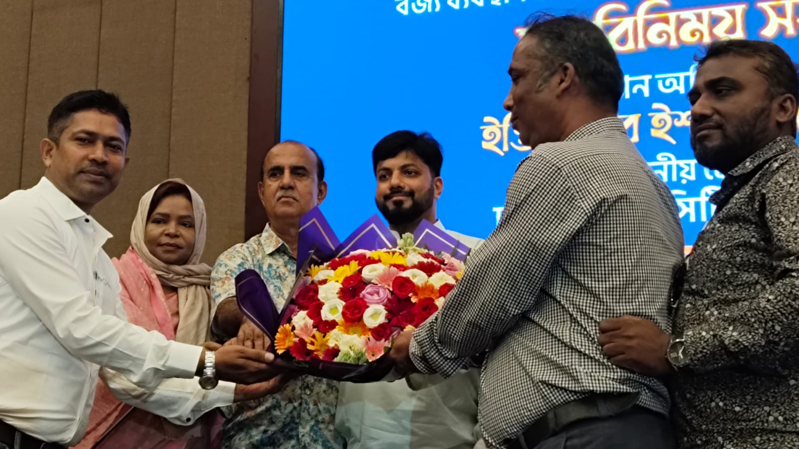 শপথ ছাড়াই মেয়রের মর্যাদায় সংবর্ধিত হলেন ইশরাক।