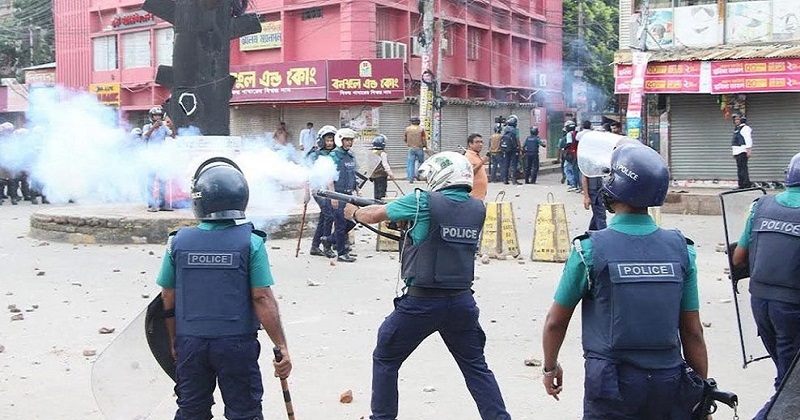 আন্দোলনকারীদের বিরুদ্ধে প্রাণঘাতী অস্ত্র ব্যবহারের অনুমতি দিয়েছেন হাসিনা।