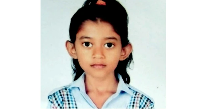 নিখোঁজ শিশু রাইসাকে খুঁজে পেতে মরিয়া হয়ে উঠেছে তার পরিবার।