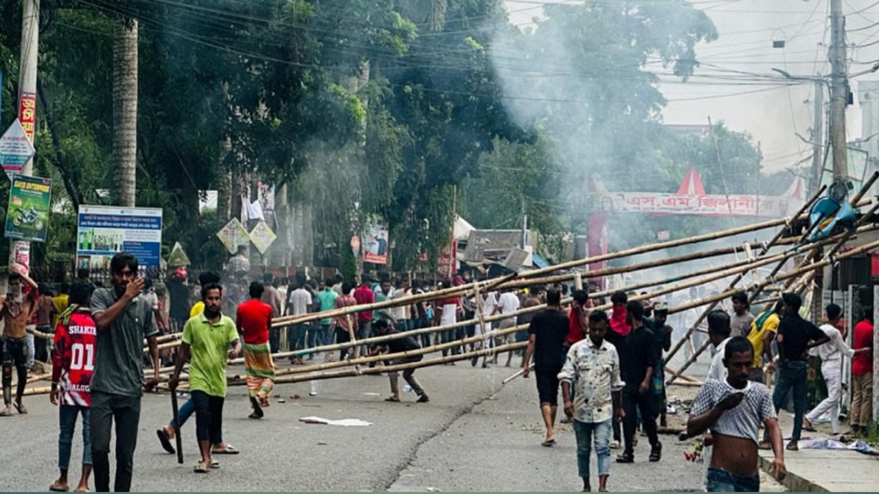 গোপালগঞ্জে আরও দুটি নতুন মামলা দায়ের করা হয়েছে, যেখানে আসামির সংখ্যা ১,৪৪২ জন।