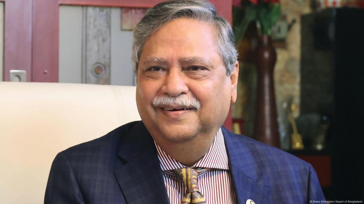 সব বিদেশি দূতাবাস থেকে রাষ্ট্রপতির ছবি অপসারণের নির্দেশ দেওয়া হয়েছে।