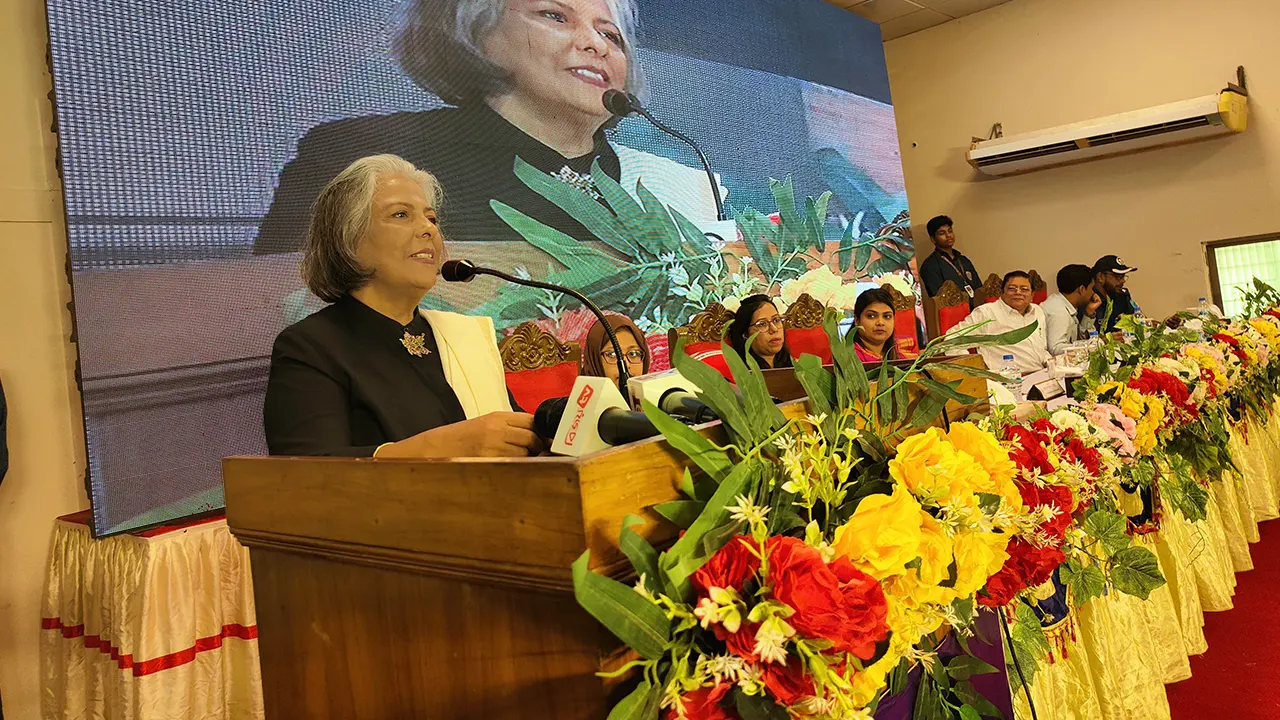 সমাজকল্যাণ উপদেষ্টা জানিয়েছেন, নির্বাচন নির্ধারিত সময় অনুযায়ী অনুষ্ঠিত হবে।