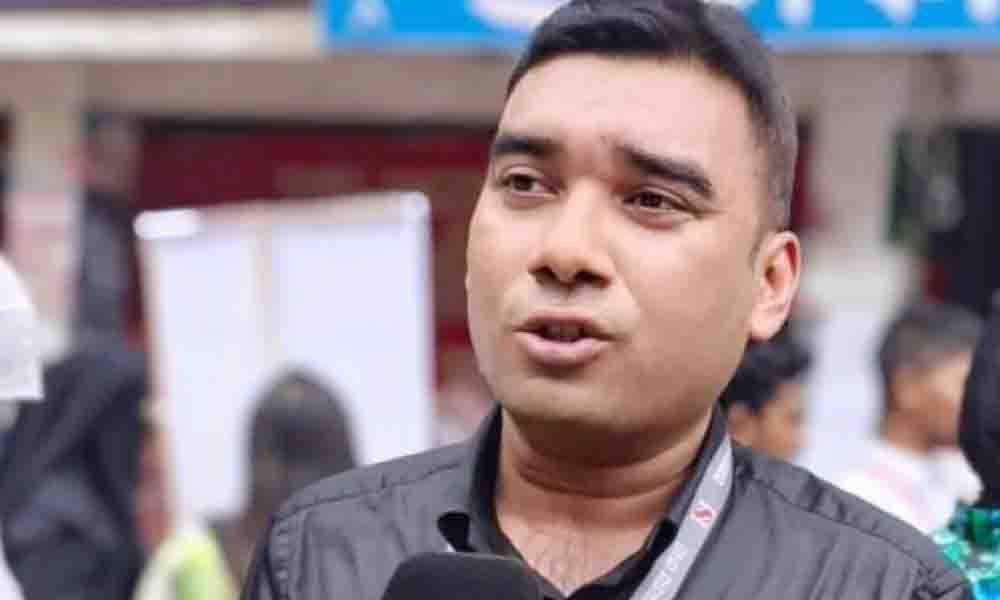 ডাকসুতে দায়িত্ব পালনরত অবস্থায় সাংবাদিকের মৃত্যু হয়েছে।