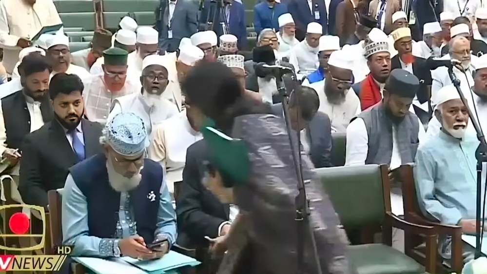 রুমিন ও ইশরাকের সংবিধান সংস্কার পরিষদের শপথ কার্যক্রম শুরু হতেই শপথস্থল ত্যাগ