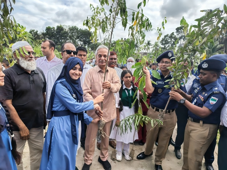 সবুজ বাংলাদেশ গড়ার প্রত্যয়ে মাগুরায় ১০ হাজার বৃক্ষ রোপণ কর্মসূচি