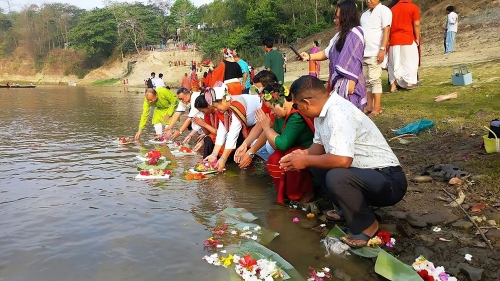 লোকজ ঐতিহ্যে রাঙানো চৈত্রসংক্রান্তি পুরোনো বছরকে বিদায়