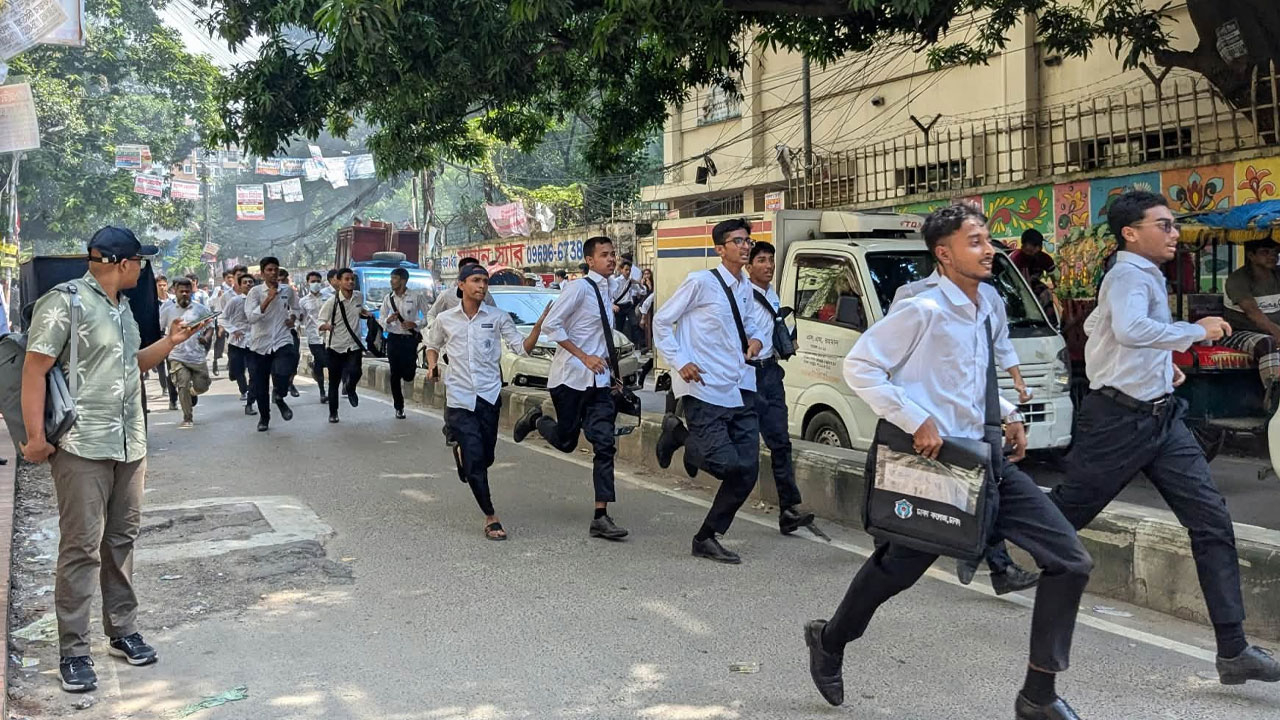 আইডিয়াল ও ঢাকা কলেজ শিক্ষার্থীদের সংঘর্ষ, আহত কয়েকজন