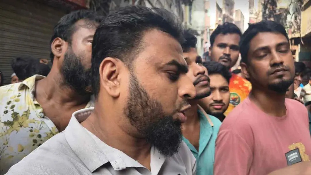চকবাজারে আগুনে পুড়েছে কোটি টাকার মালামাল