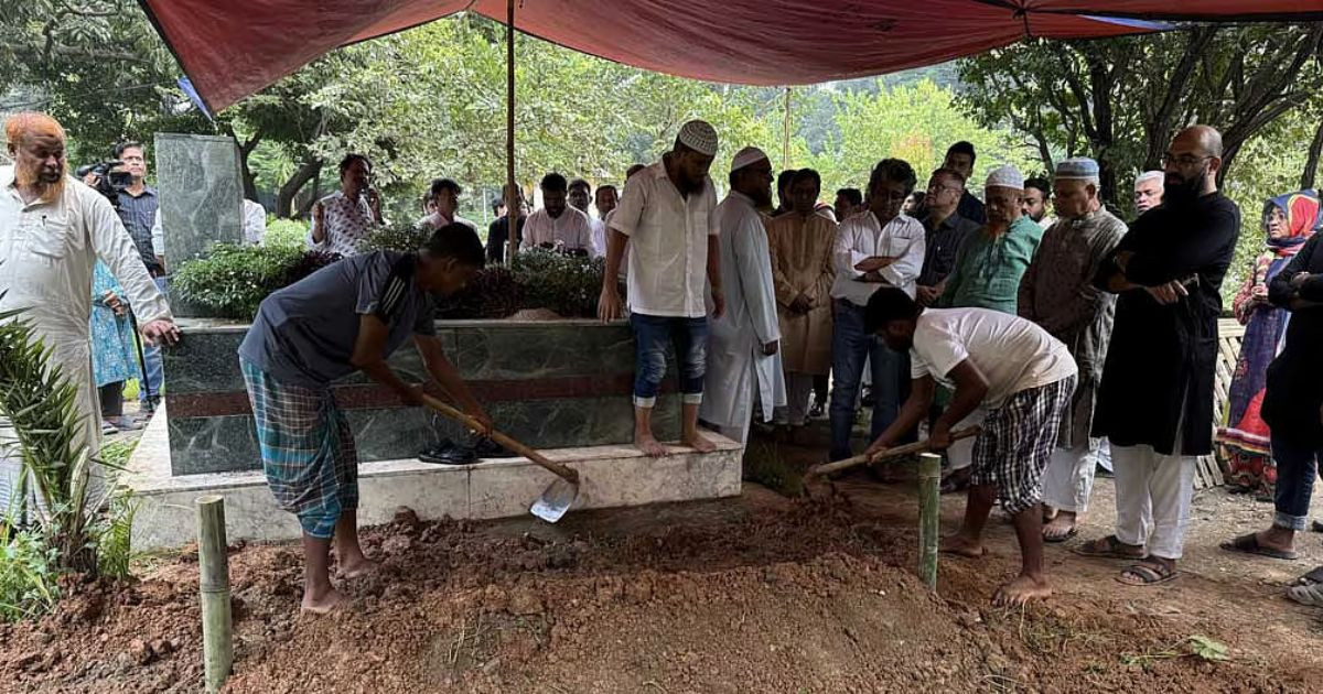 সাংবাদিক তৌফিক ইমরোজ খালিদী মিরপুরের শহীদ বুদ্ধিজীবী কবরস্থানে সমাহিত