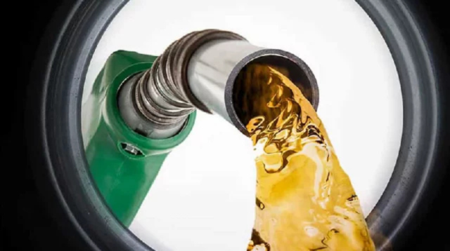 পাইপলাইনে ভারত থেকে এলো সাত হাজার টন ডিজেল