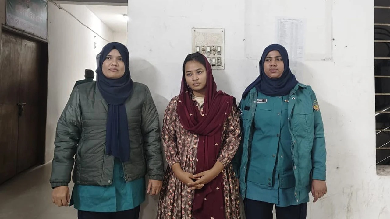 সামাজিক যোগাযোগমাধ্যমে রাষ্ট্রবিরোধী বক্তব্য: তাহরিমা জান্নাত গ্রেপ্তার