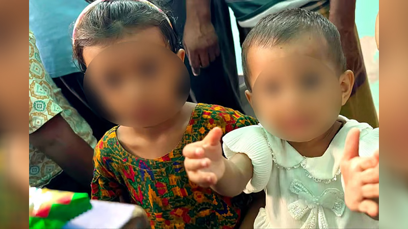 চিপস আনার কথা বলে দুই মেয়েকে রেখে চলে গেলেন নিষ্ঠুর মা
