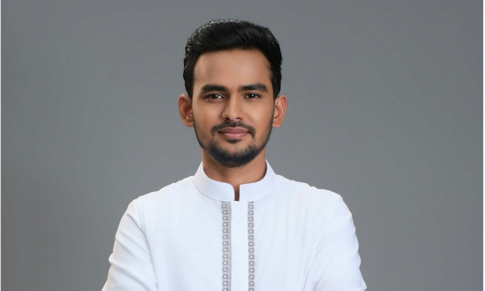আসিফ মাহমুদের দেশত্যাগে নিষেধাজ্ঞা চাচ্ছে দুদক?