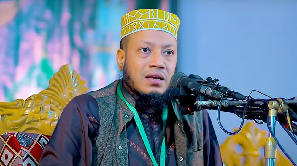 আমির হামজার বিরুদ্ধে ১০০ কোটি টাকার মানহানি মামলা