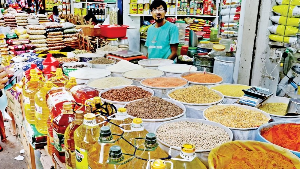 রমজানের আগেই নিত্যপণ্যের বাজার চড়া, বেড়েছে ইফতারসামগ্রীর দাম