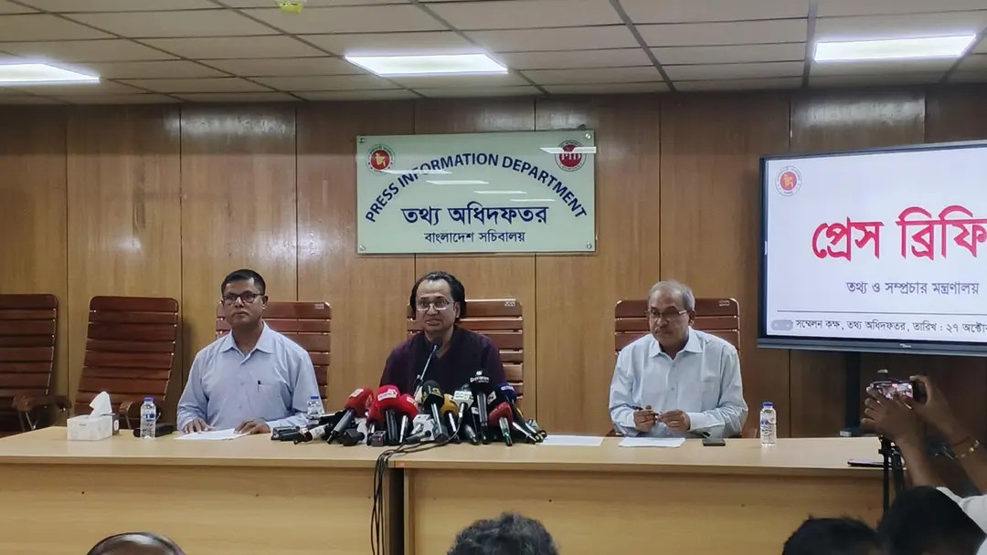 শেখ হাসিনা দেশে ফিরলে মব নয়, ন্যায়বিচারের মুখোমুখি হবেন: তথ্য উপদেষ্টা