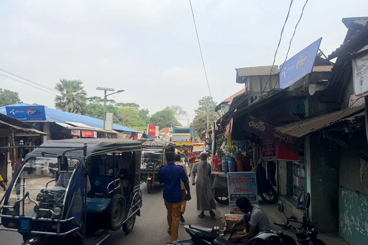 মাদারীপুরে সংঘবদ্ধ ডাকাতি ৬ স্বর্ণের দোকান লুট