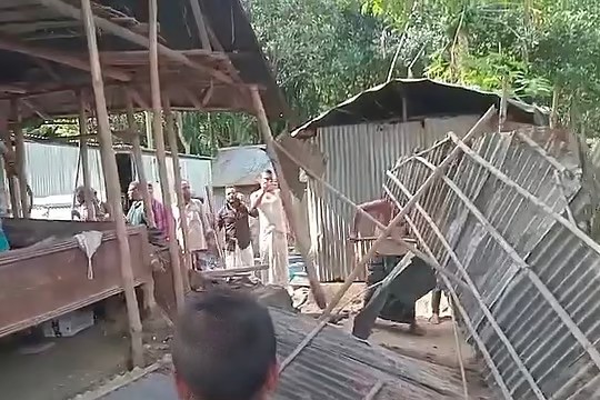 ময়মনসিংহে ছেলেকে জিম্মি করে মাকে দলবদ্ধ ধর্ষণ