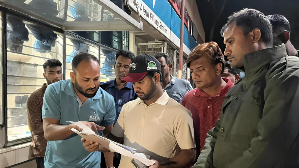 হাটহাজারীতে তেল মজুদ রাখায় পেট্রোল পাম্পকে জরিমানা