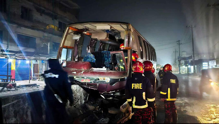 নোয়াখালী থেকে ঢাকাগামী বাস দুর্ঘটনায় ২৫ বিএনপি নেতাকর্মী আহত