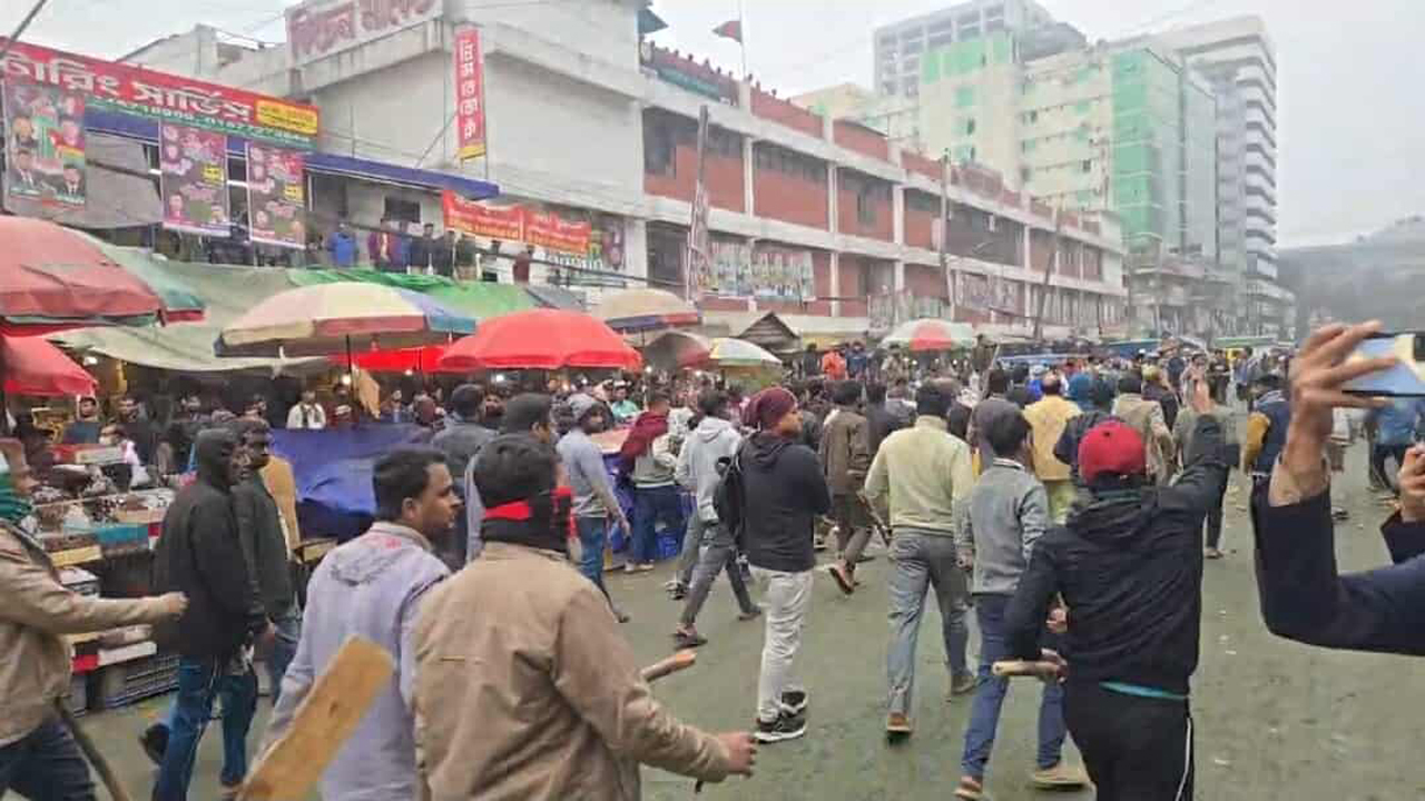 কারওয়ান বাজারে চাঁদাবাজি বন্ধের মানববন্ধনে হামলা