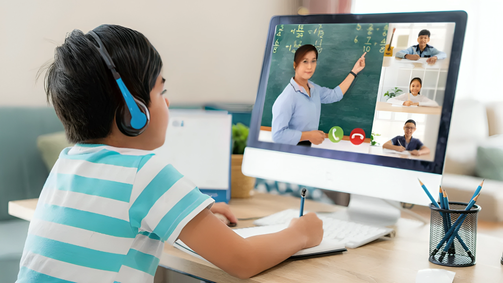 অনলাইন ক্লাসের সিদ্ধান্তে ক্ষোভ, বিকল্প প্রস্তাব অভিভাবকদের