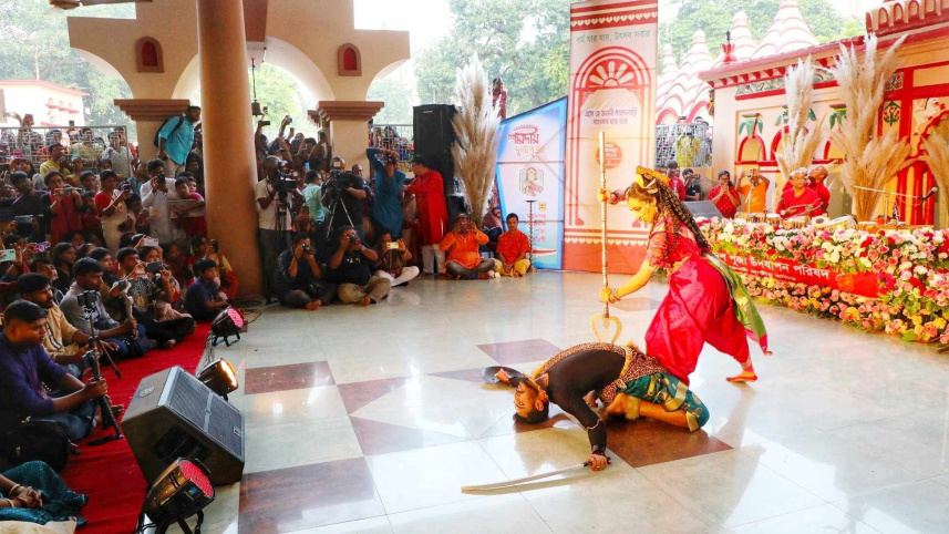মহালয়ার মধ্য দিয়ে শুরু দেবীপক্ষ, দুর্গাপূজার অপেক্ষায় বাঙালি