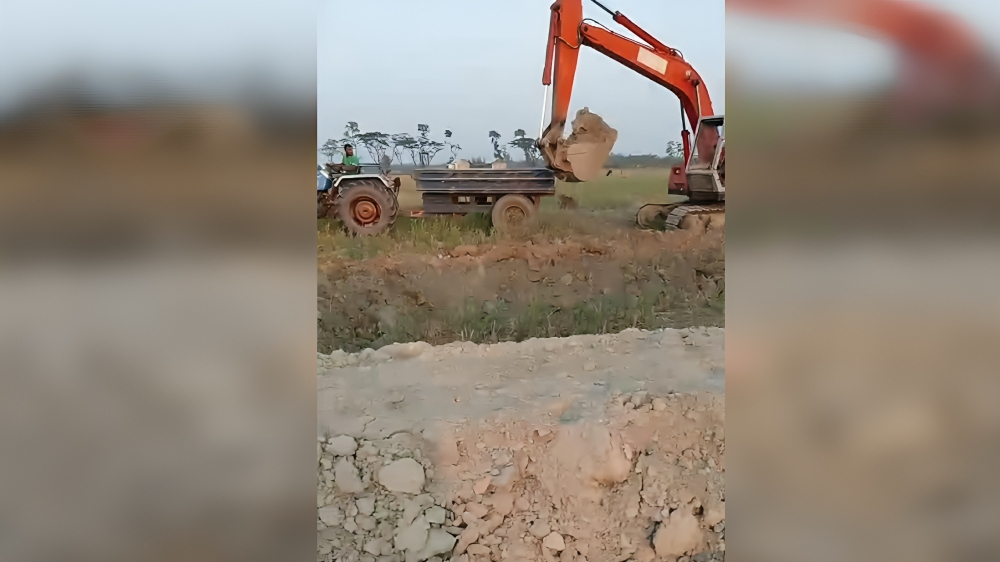 সুবর্ণচরে কৃষিজমি কেটে অবৈধভাবে মাটি বিক্রির অভিযোগ