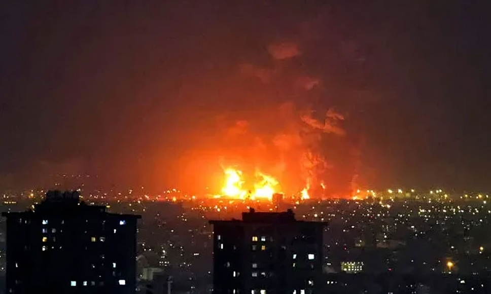 তেহরানে তেল ডিপোতে হামলা, সুয়ারেজ লাইনে আগুন