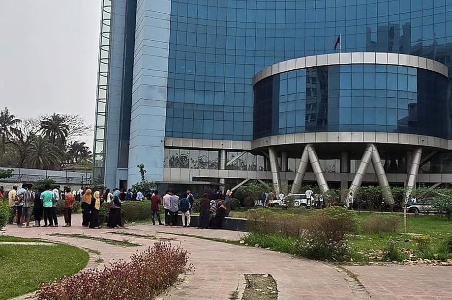 বিনিয়োগের পাহাড়, বেতনহীন কর্মী অস্তিত্বের প্রশ্নে চালডাল