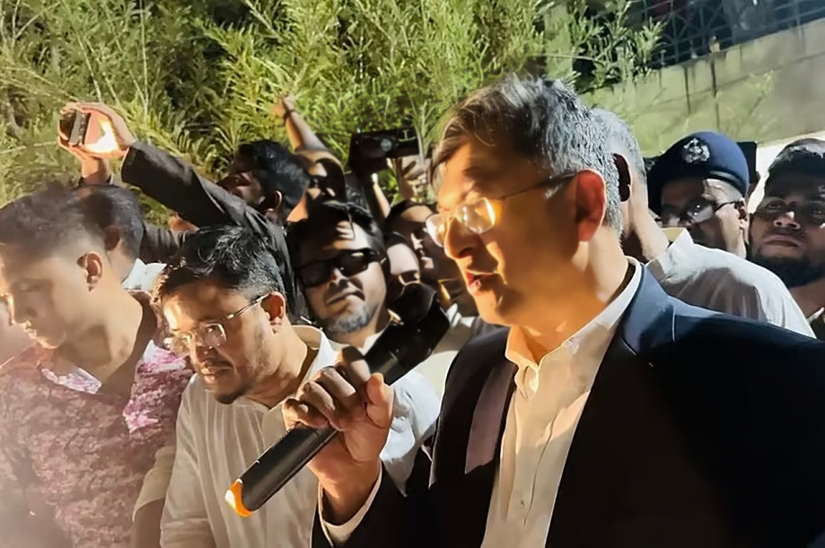 সবাইকে সুশৃঙ্খল থাকতে হবে নেতাকর্মীদের উদ্দেশ্যে সালাহউদ্দিন আহমদের বার্তা