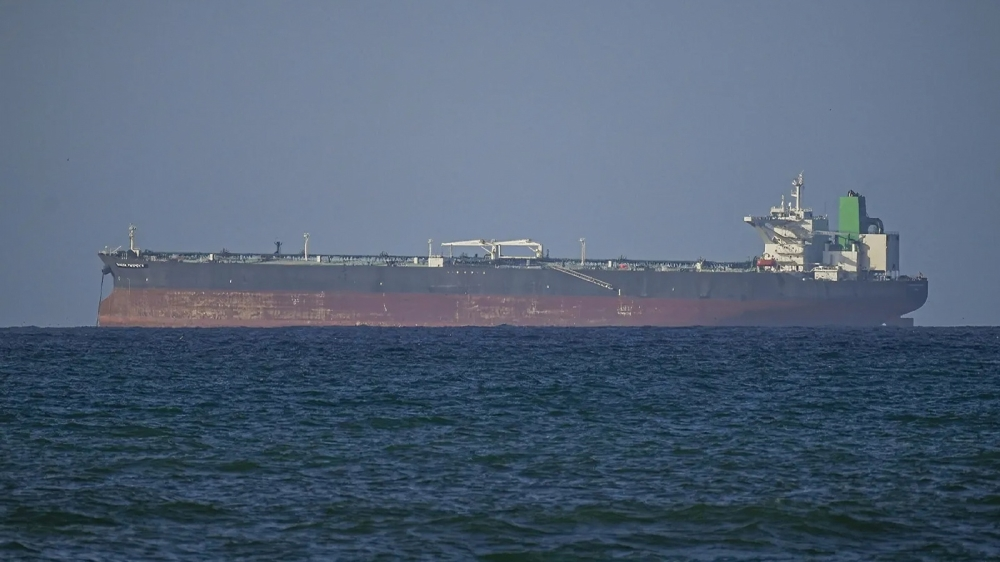 মার্কিন অবরোধ ভেঙে হরমুজ প্রণালি পার চীনা জাহাজ